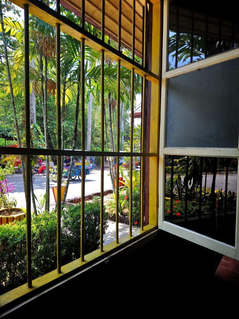 outofwindow