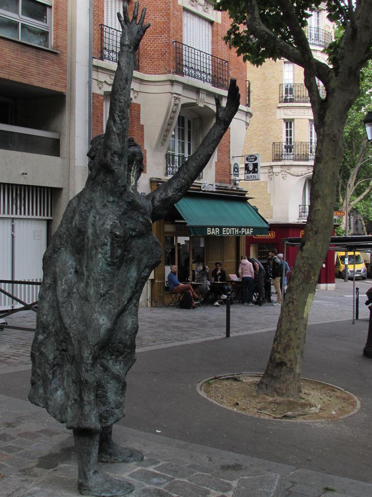 piafstatue