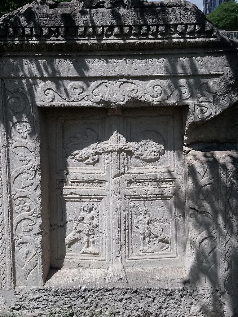 gravestone1