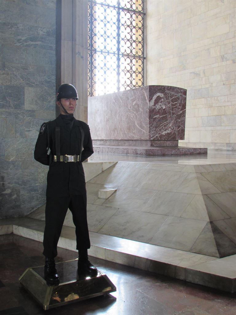 tomb&guard