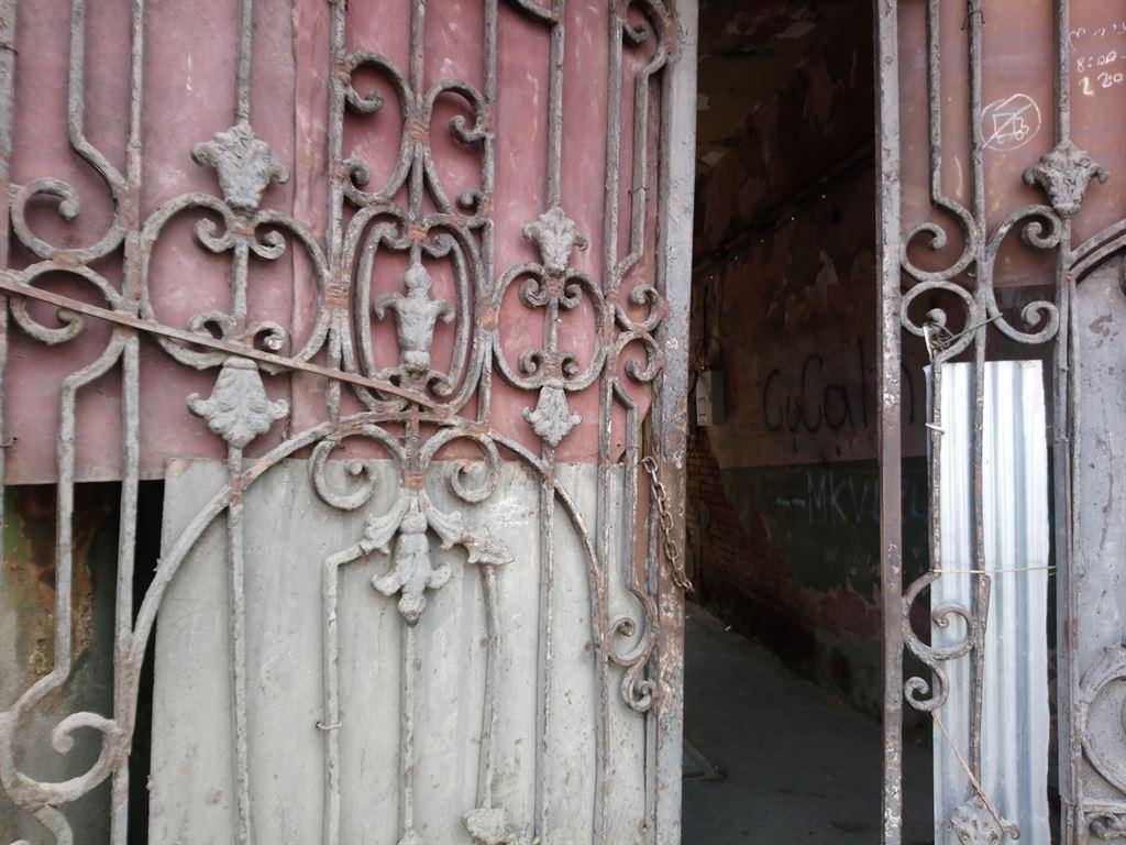 gate