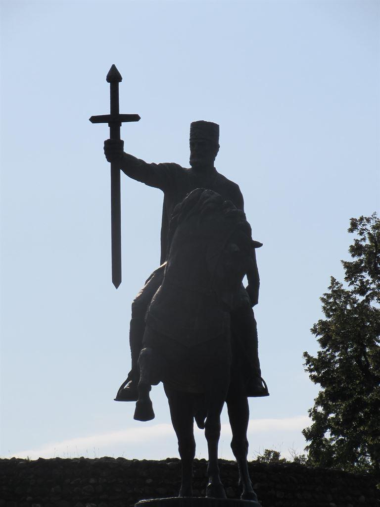 statue