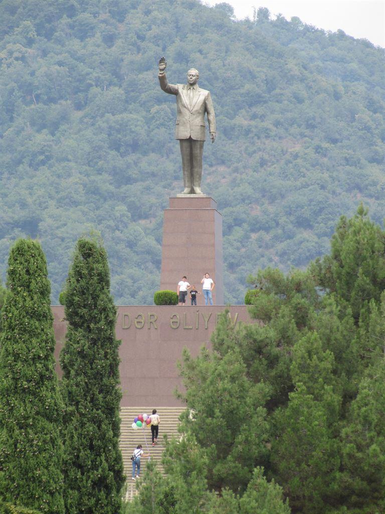 statue