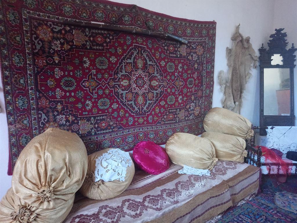 settee