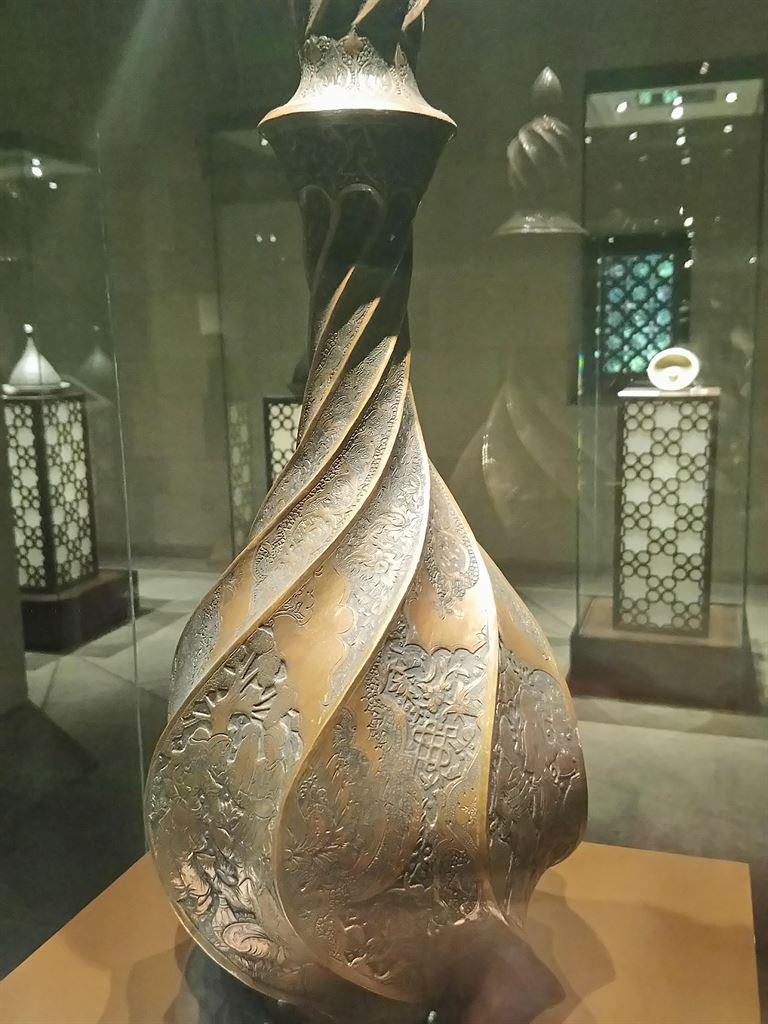 curlyvase