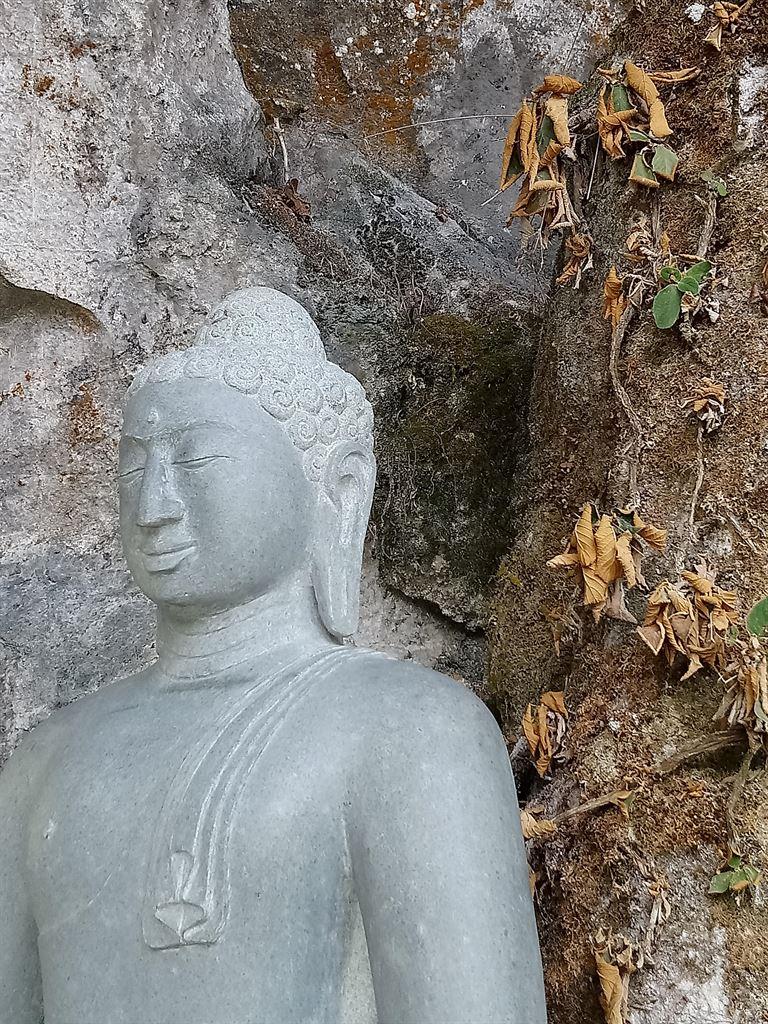 outsidebuddha2