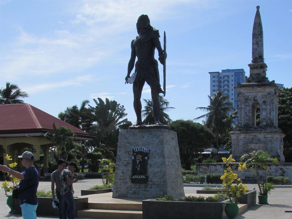 statue&monument