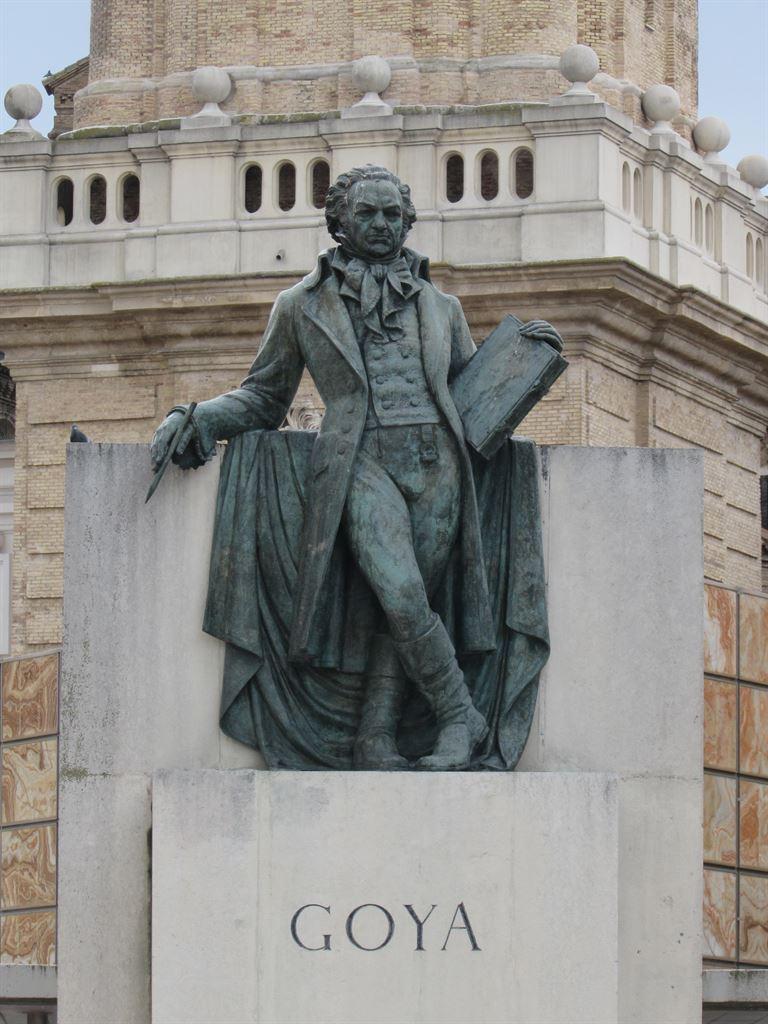 statue