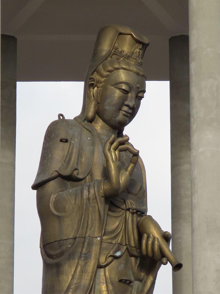 statue