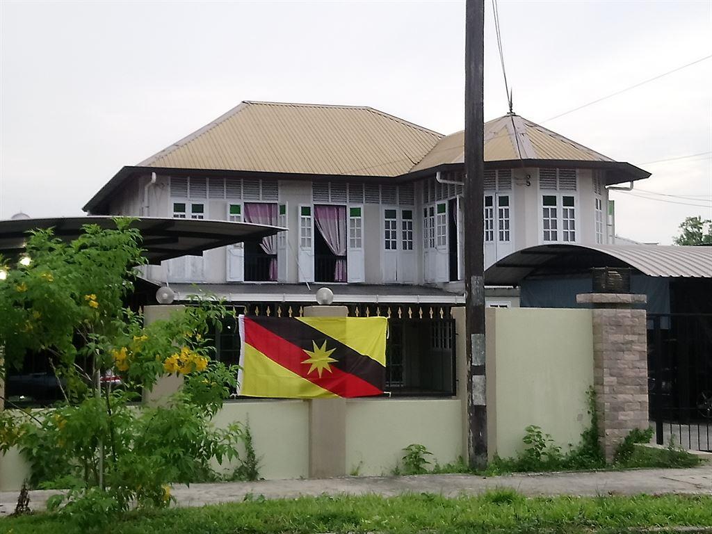 house&flag