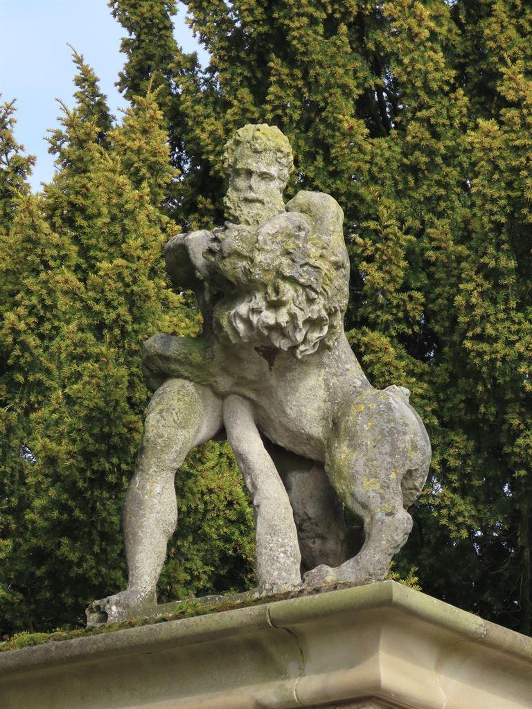 gatestatue1