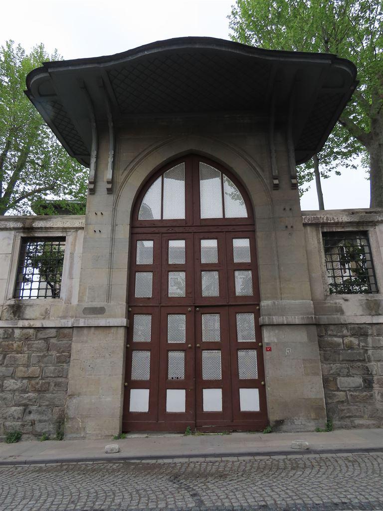 gate