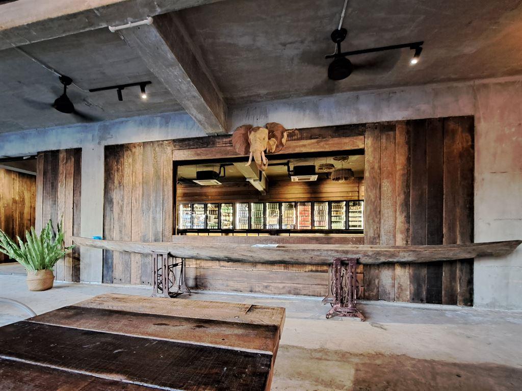 bar