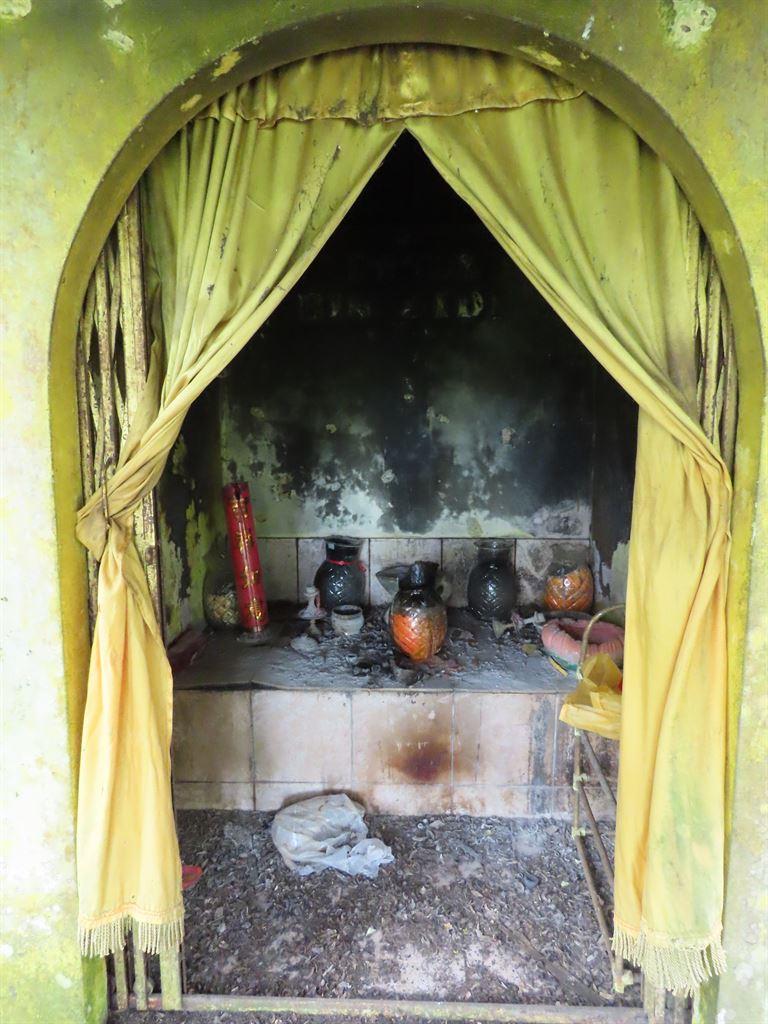 yellowshrine2