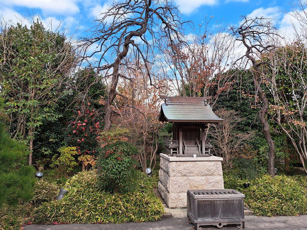 shrine&trees