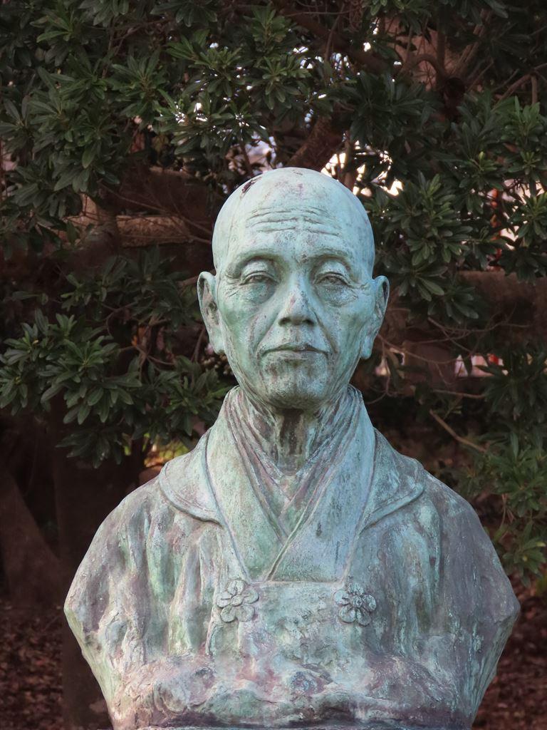 bust