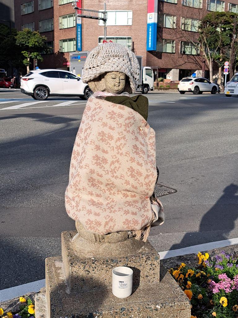 statue