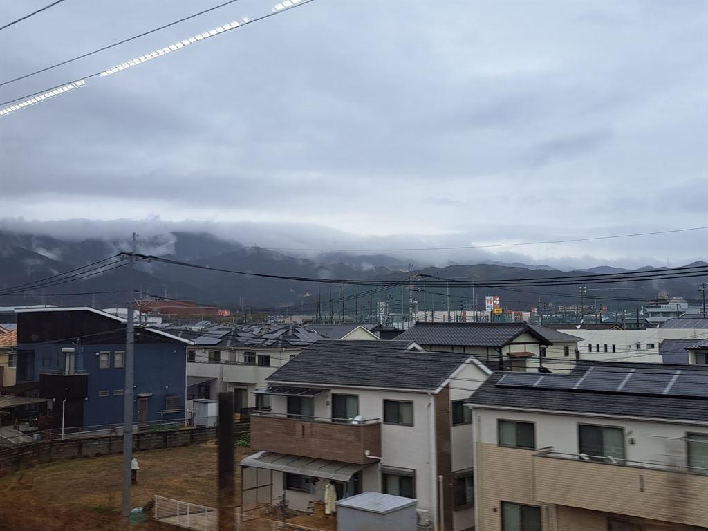 roofs&cloud