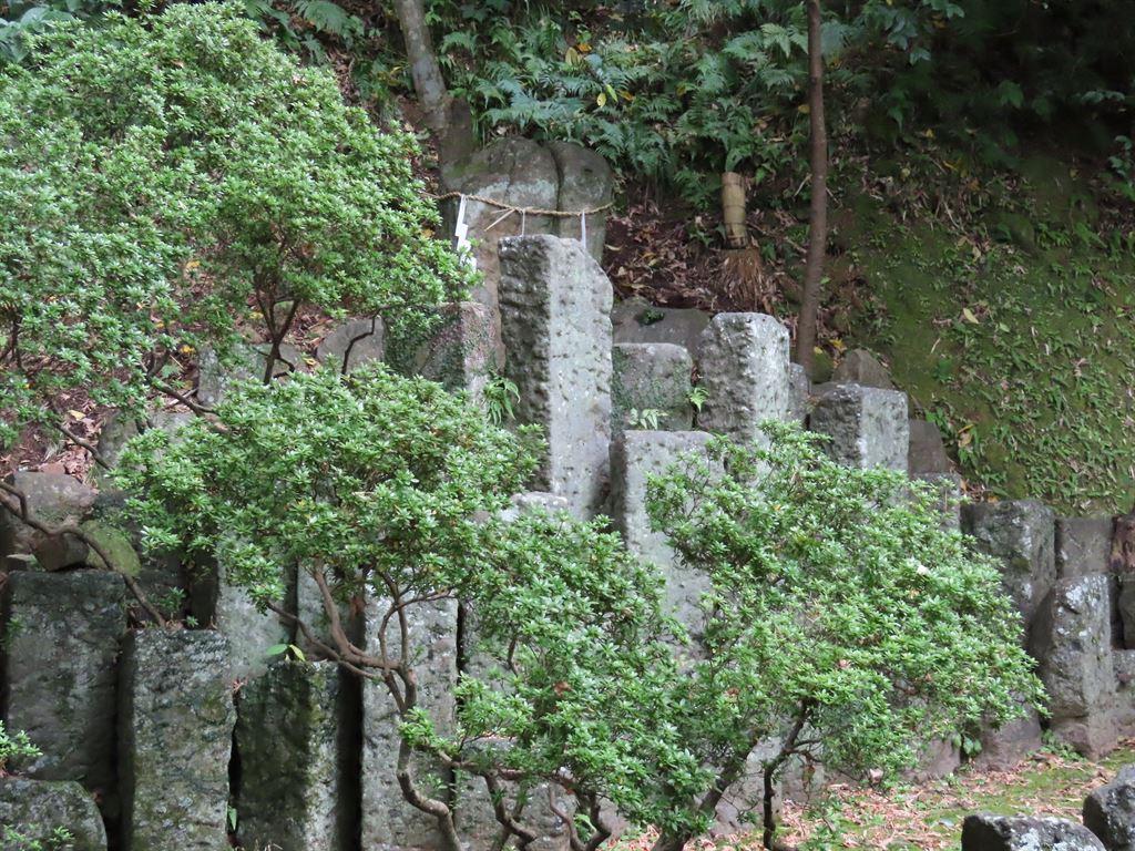 pillars