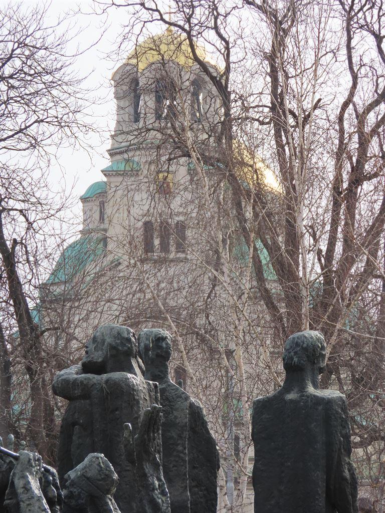 statues