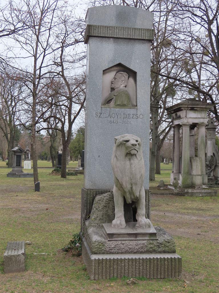 lion&grave