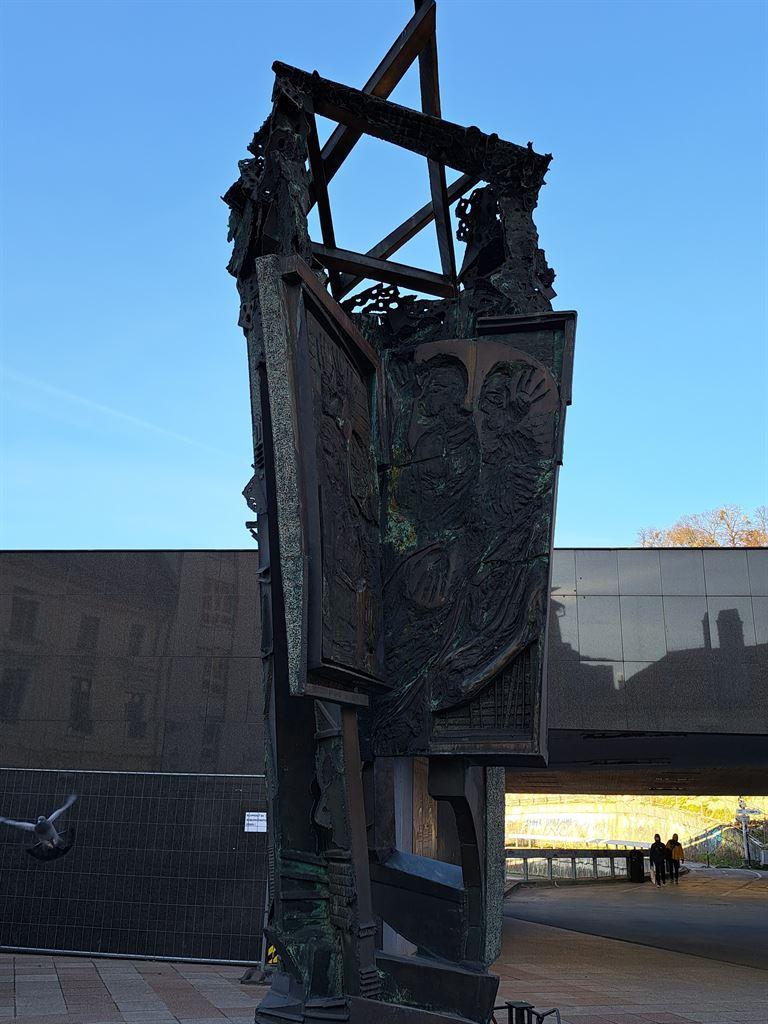 synagoguemonument