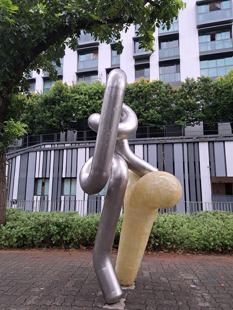 statue