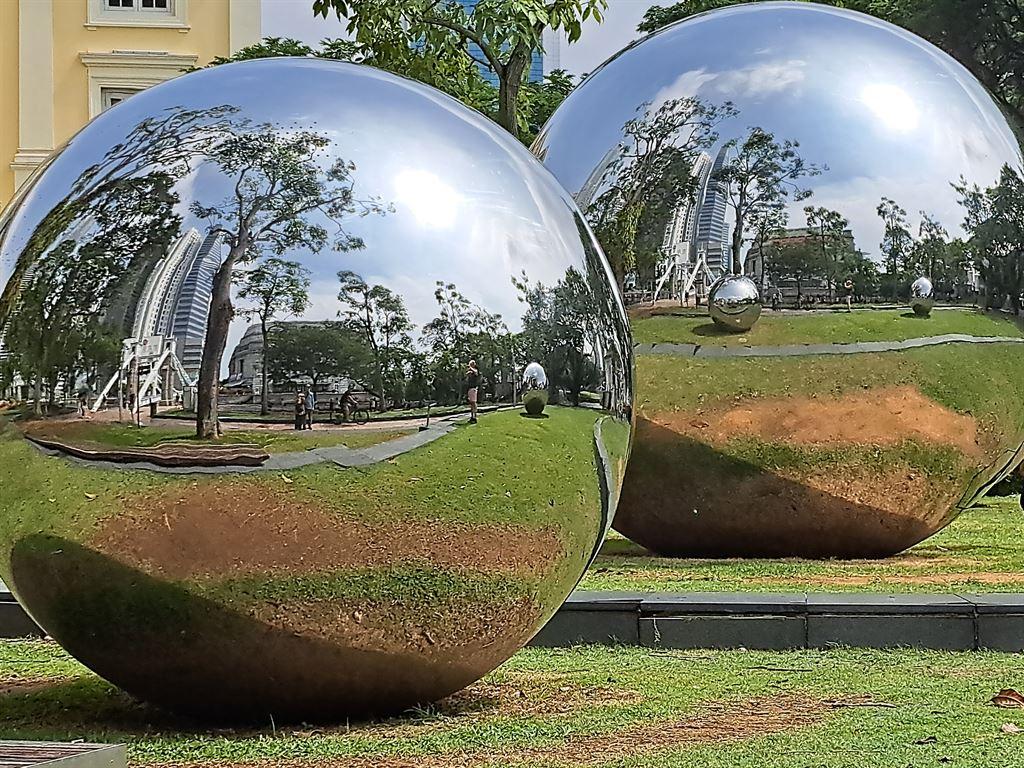 balls