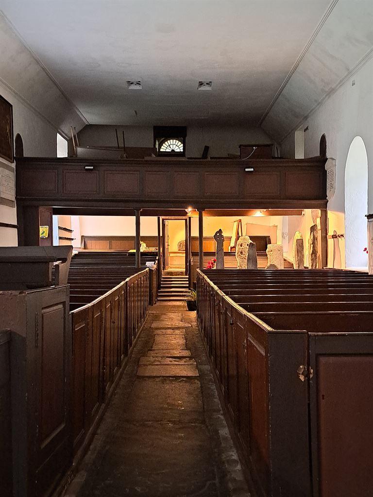 pews