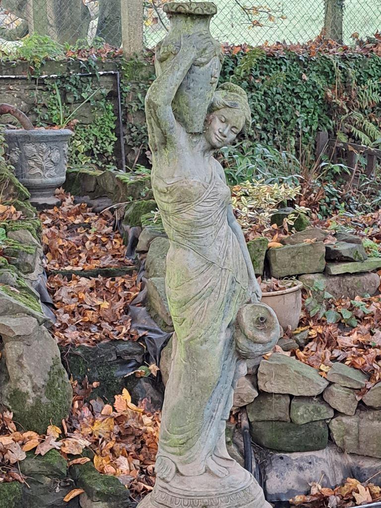 statue