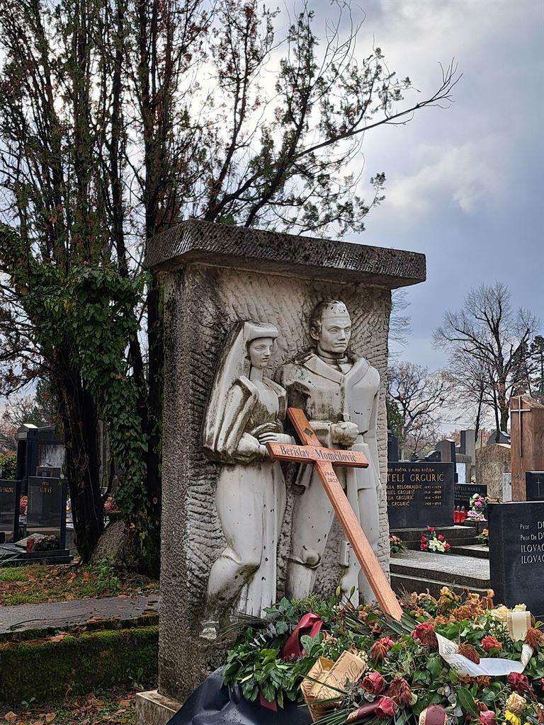 tomb1