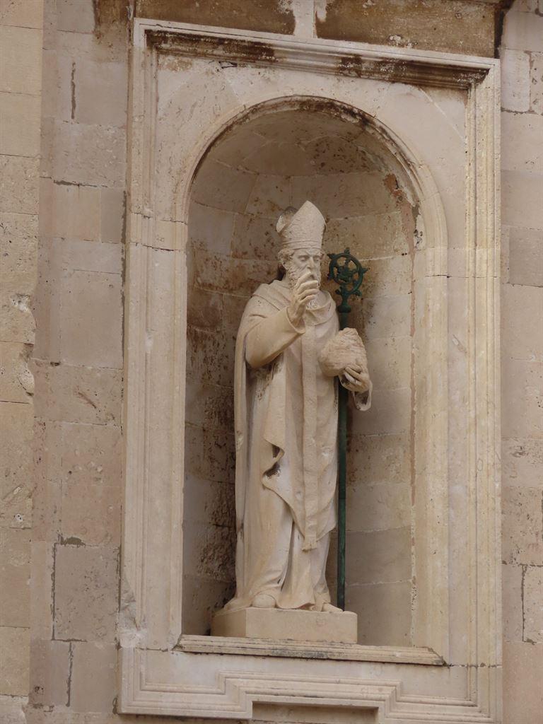 statues4