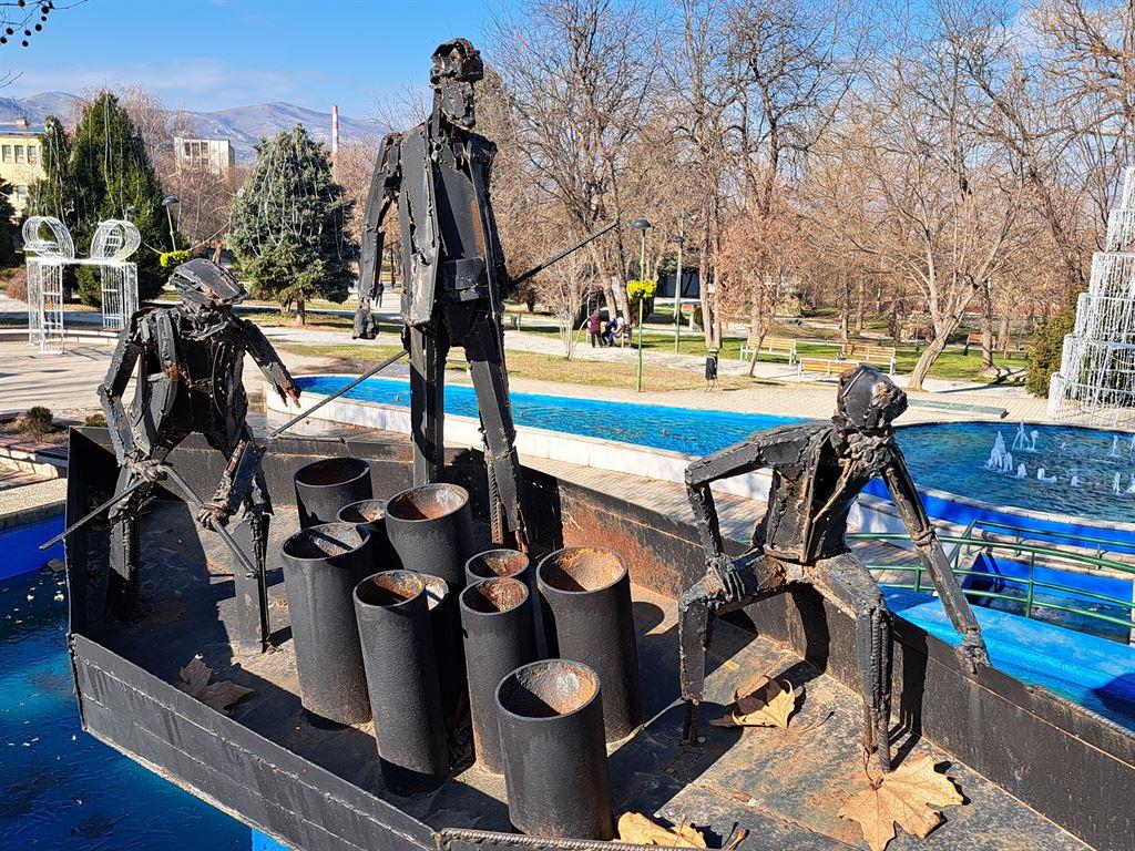 3meninboat
