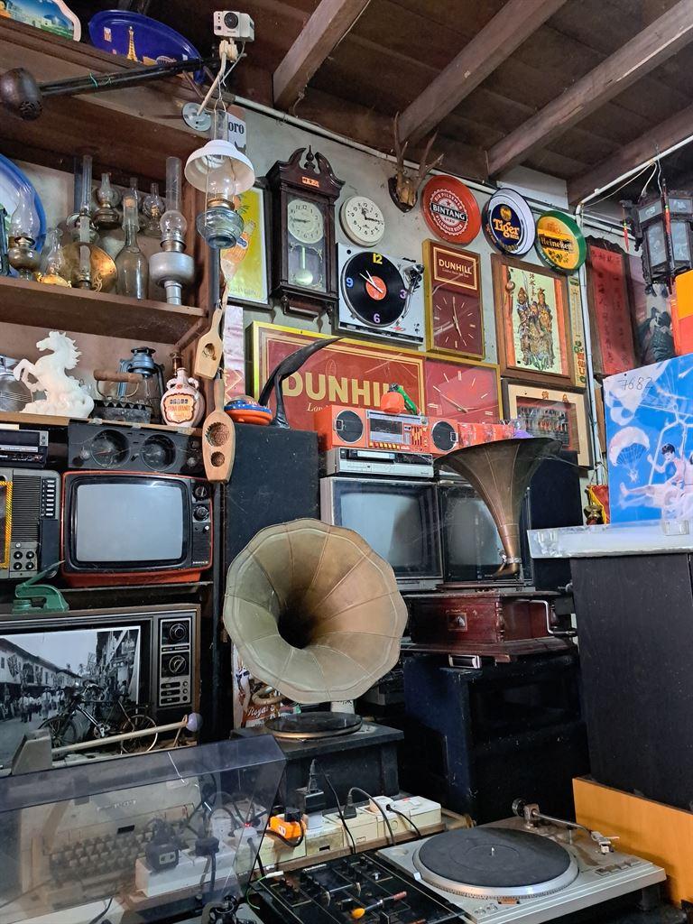antiques1