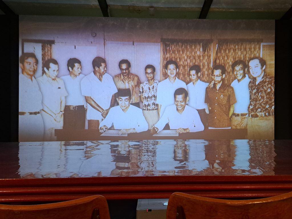 signing