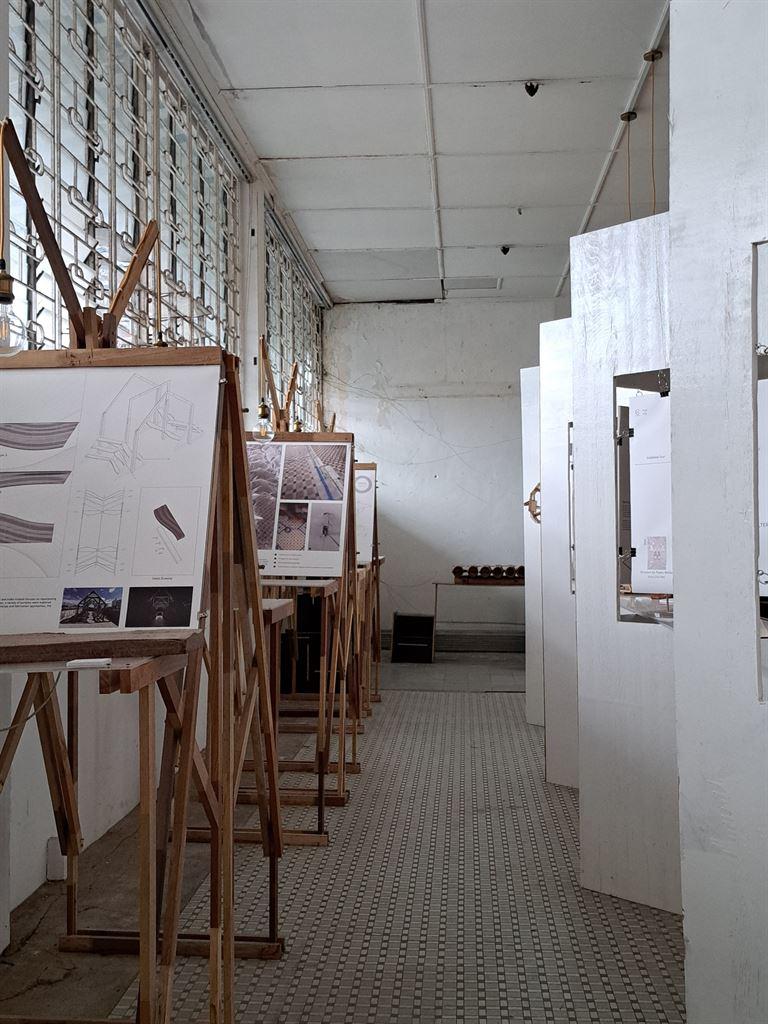 exhib