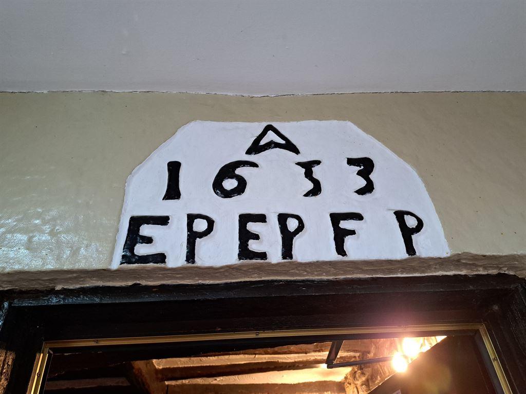 1653