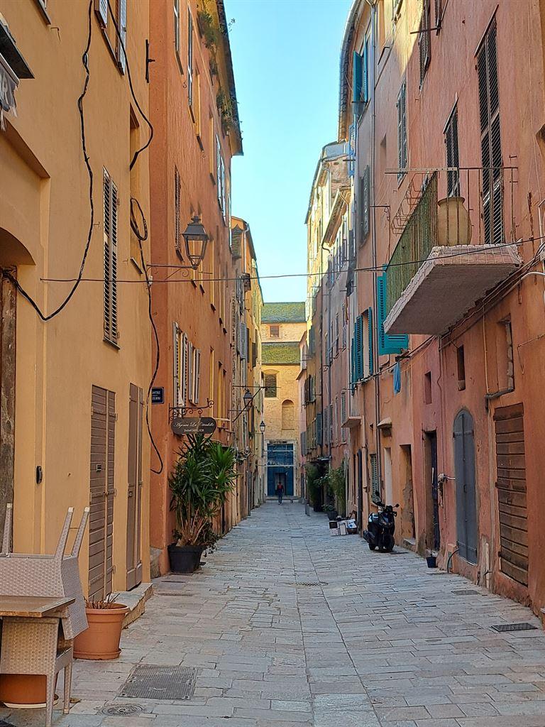 narrowstreet1