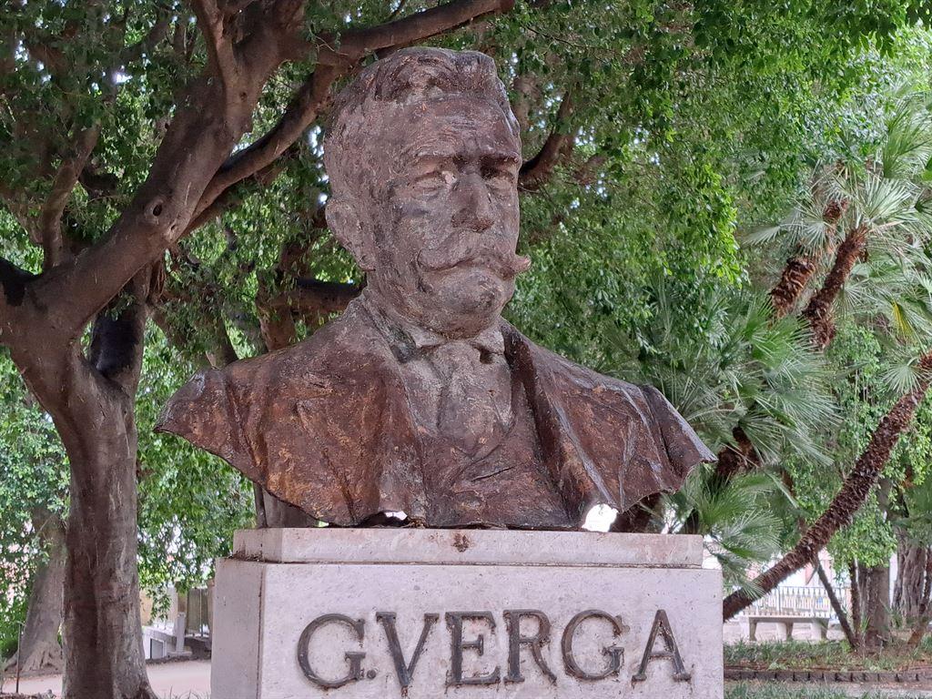 bust