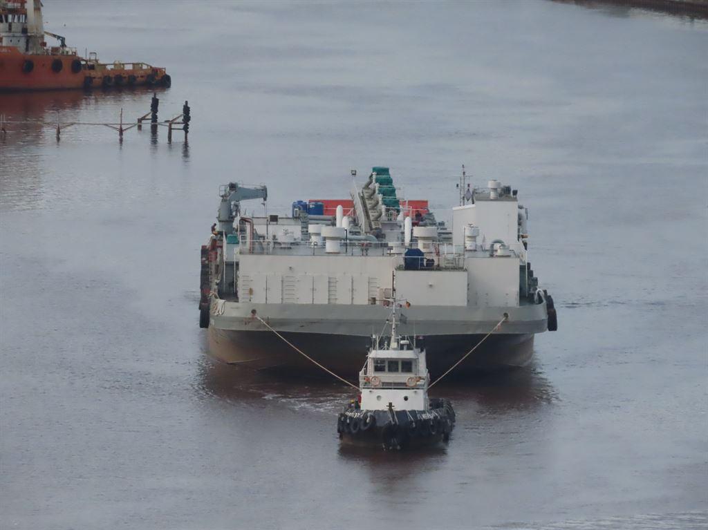 barge1