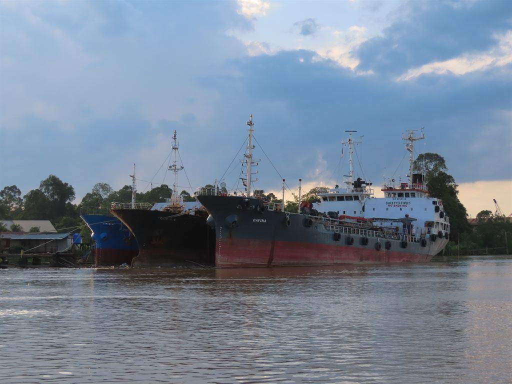 lineofboats