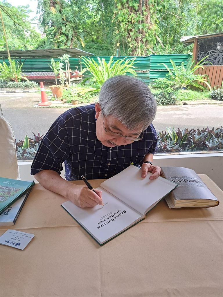 signing